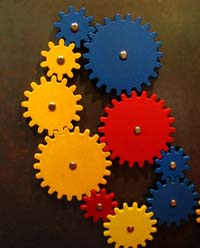 Zahräder, die ineineander greifen. Symbolbild für Aufgabenteilung.